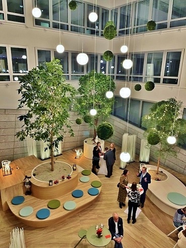 Foyer begruenung Baum elise duesseldorf Kopie